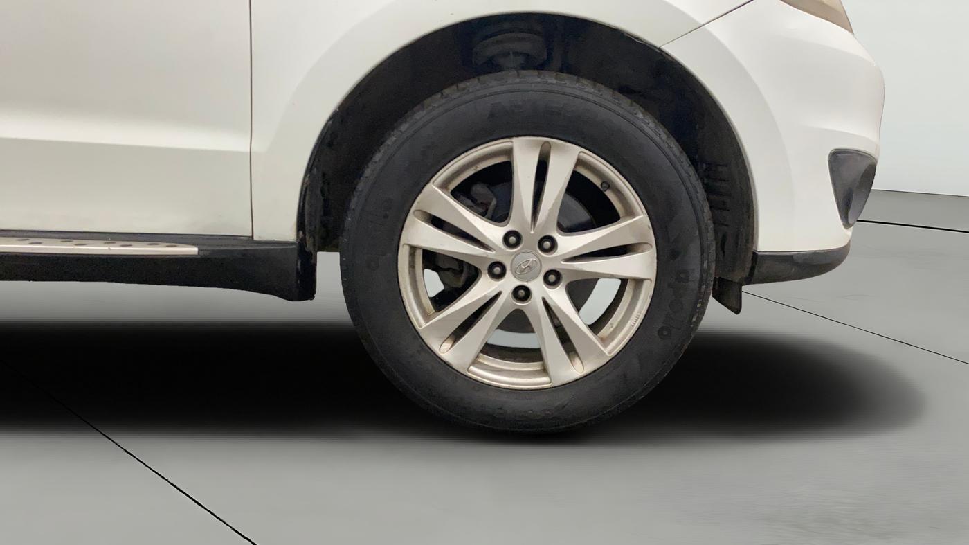 2012 Hyundai Santa Fe 4 WD, Diesel, Manual, 1,49,871 km, Right Front Wheel