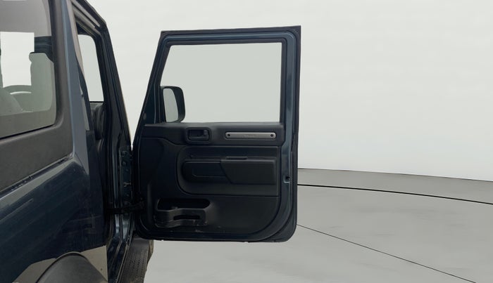 2022 Mahindra Thar LX PETROL HT 4WD AT, Petrol, Automatic, 28,294 km, RHS Front Door