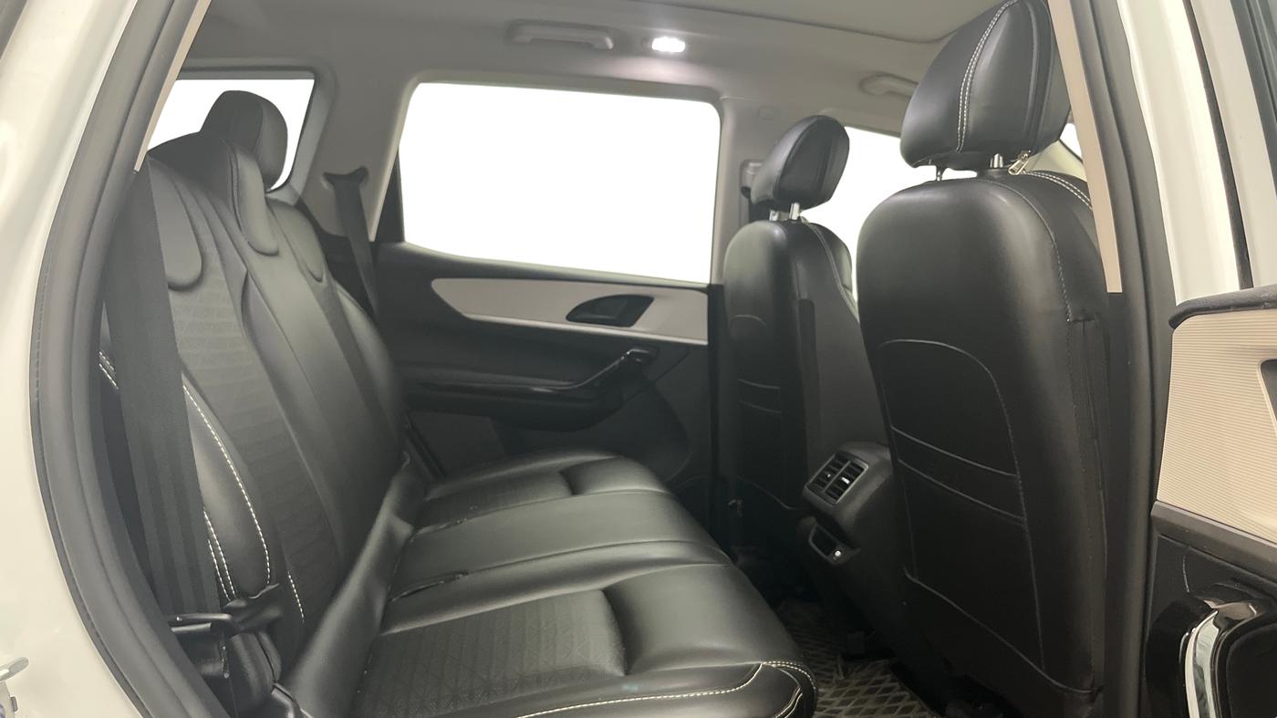 2023 Mahindra XUV700 AX 5 P AT 5 STR, Petrol, Automatic, 11,182 km, Right Side Rear Door Cabin