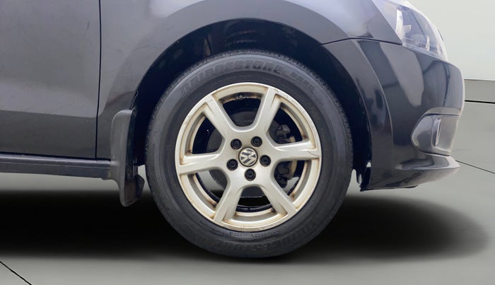 2014 Volkswagen Vento HIGHLINE PETROL AT, Petrol, Automatic, 48,605 km, Right Front Wheel