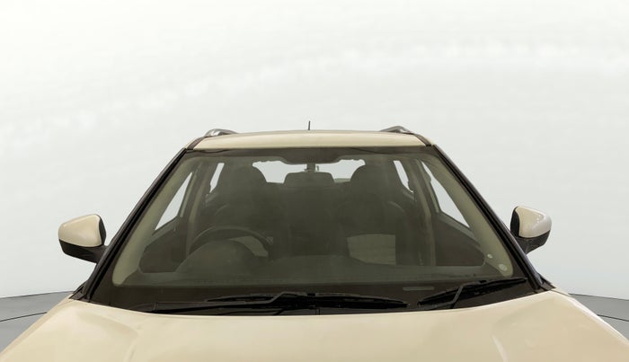 2022 Mahindra XUV300 W4 1.2 PETROL, Petrol, Manual, 56,241 km, Front Windshield
