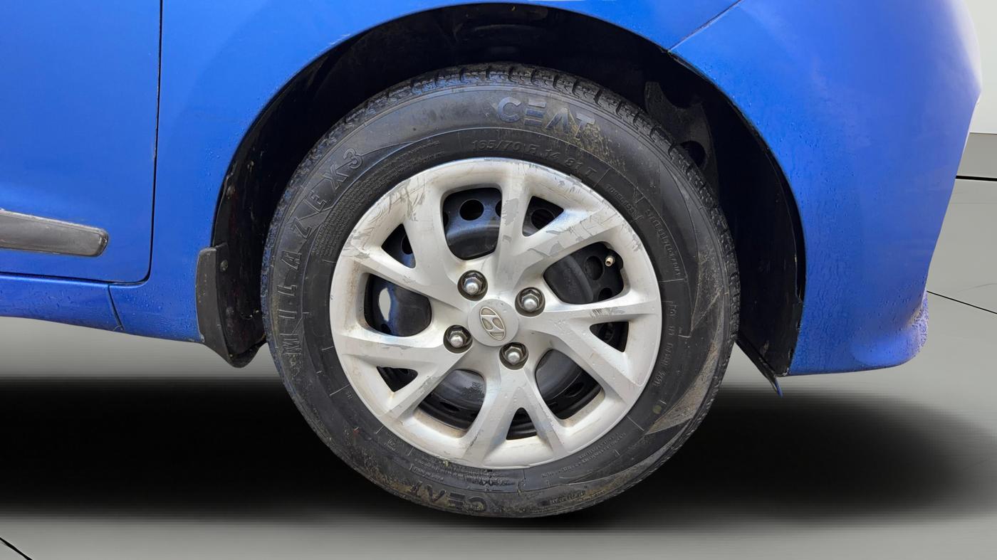 2018 Hyundai Grand i10 SPORTZ 1.2 KAPPA VTVT, CNG, Manual, 1,20,087 km, Right Front Wheel