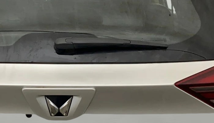 2022 Mahindra XUV700 AX 5 P MT 7 STR, Petrol, Manual, 32,365 km, Rear Wiper