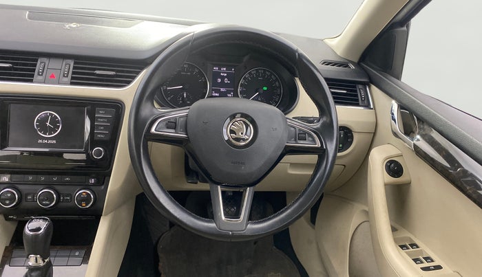 2016 Skoda Octavia STYLE PLUS AT 1.8 TSI, Petrol, Automatic, 65,982 km, Steering Wheel Close Up