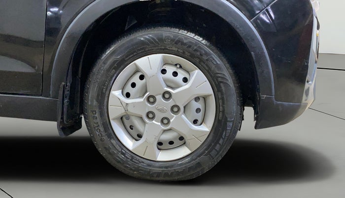 2023 Mahindra XUV300 W4 1.2 PETROL, Petrol, Manual, 30,416 km, Right Front Wheel