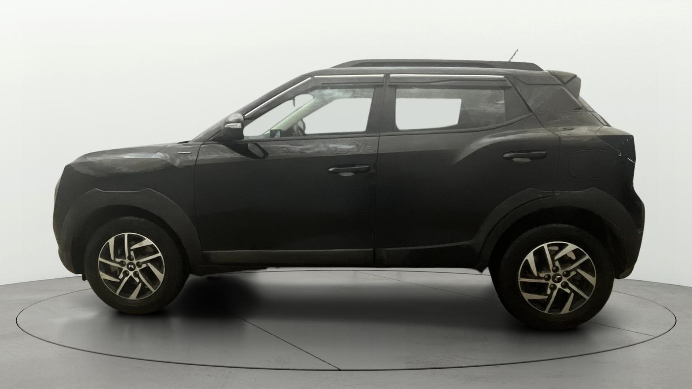 2025 Mahindra XUV 3XO AX5 1.2 L TCMPFI AT, Petrol, Automatic, 19,479 km, Left Side