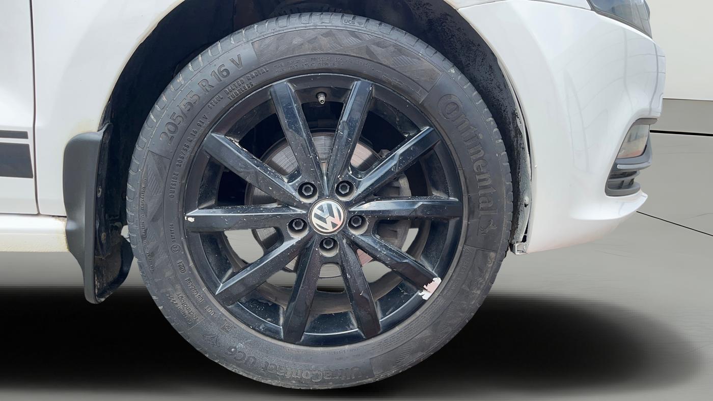 2018 Volkswagen Polo HIGHLINE PLUS 1.5 16 ALLOY, Diesel, Manual, 87,348 km, Right Front Wheel