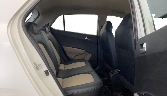 2017 Hyundai Grand i10 SPORTZ 1.2 KAPPA VTVT, CNG, Manual, 98,385 km, Right Side Rear Door Cabin