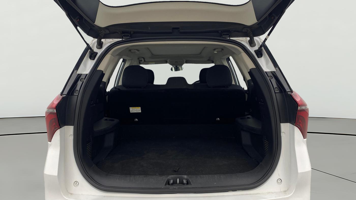 2024 Mahindra XUV700 AX 5 D AT 5 STR, Diesel, Automatic, 28,225 km, Boot Open Zoomed View