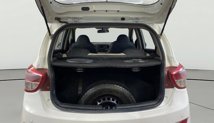 2016 Hyundai Grand i10 SPORTZ 1.2 KAPPA VTVT, CNG, Manual, 83,573 km, Boot Open Zoomed View