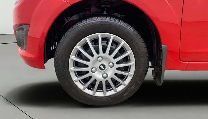 2013 Ford Figo ZXI 1.2 PETROL, Petrol, Manual, 1,10,711 km, Left Front Wheel