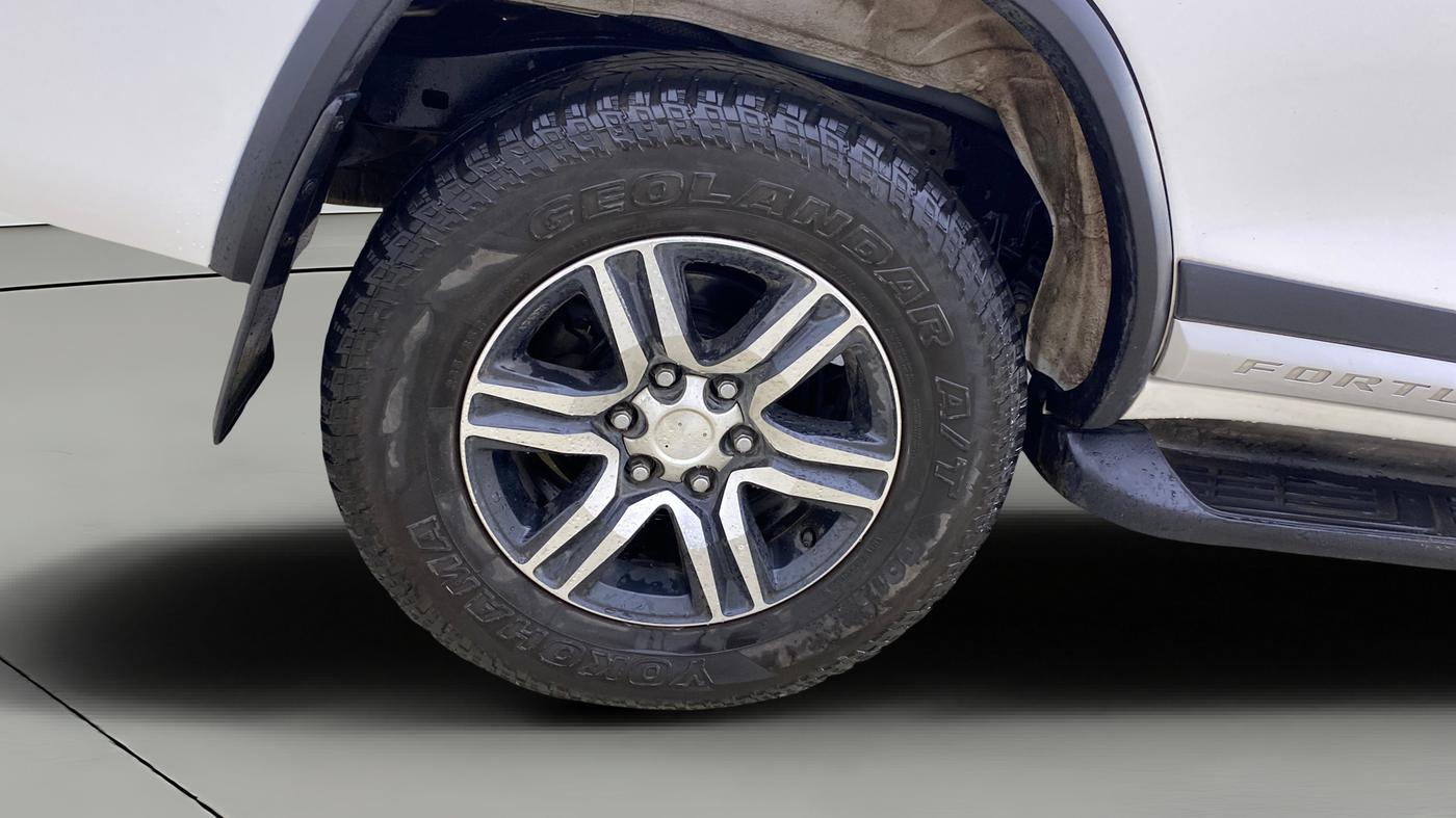 2017 Toyota Fortuner 2.8 4X2 MT, Diesel, Manual, 98,868 km, Right Rear Wheel