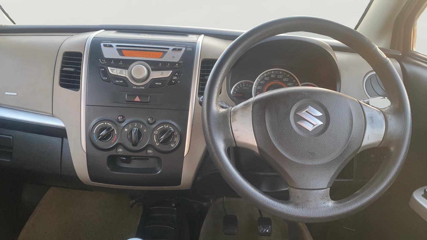 2015 Maruti Wagon R 1.0 VXI, Petrol, Manual, 71,961 km, Steering Wheel Close Up