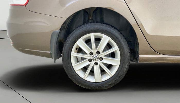 2015 Volkswagen Vento HIGHLINE PETROL AT, Petrol, Automatic, 51,090 km, Right Rear Wheel