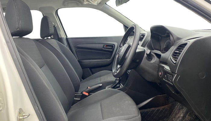 2022 Maruti Vitara Brezza VXI AT SHVS, Petrol, Automatic, 28,419 km, Right Side Front Door Cabin