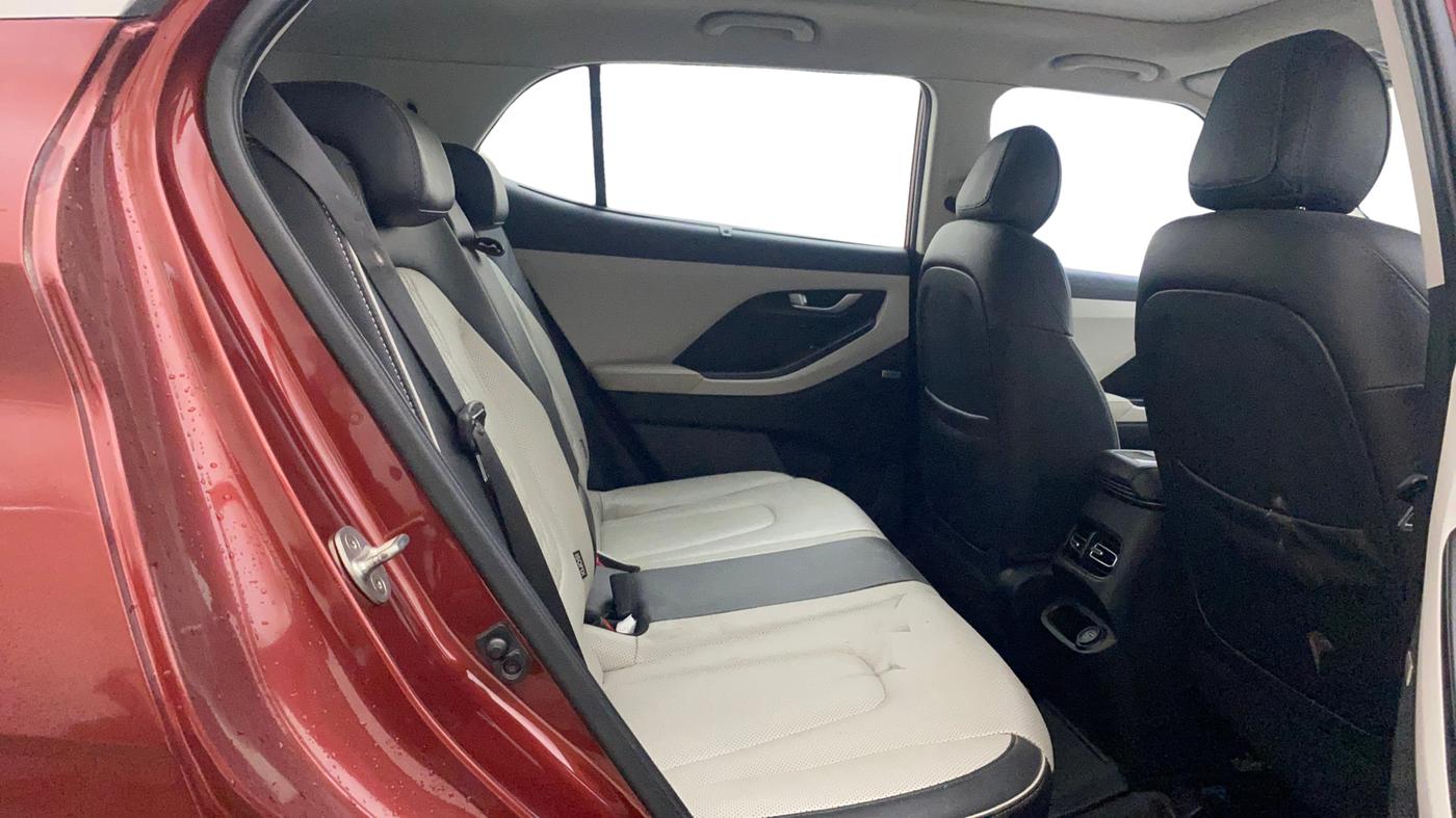 2022 Hyundai Creta SX (O) AT 1.5 DIESEL, Diesel, Automatic, 1,07,294 km, Right Side Rear Door Cabin