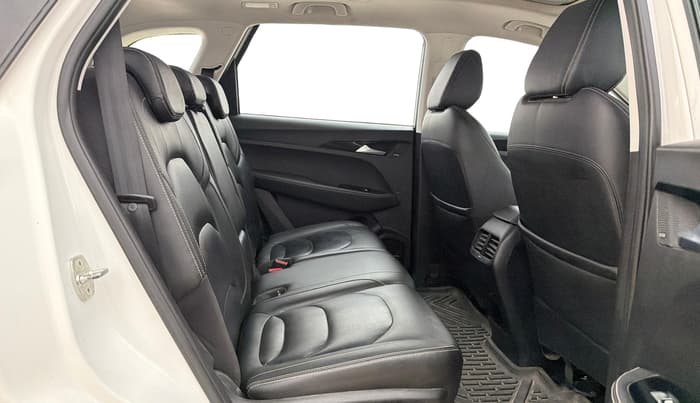 2020 MG HECTOR SHARP 1.5 DCT PETROL, Petrol, Automatic, 59,971 km, Right Side Rear Door Cabin