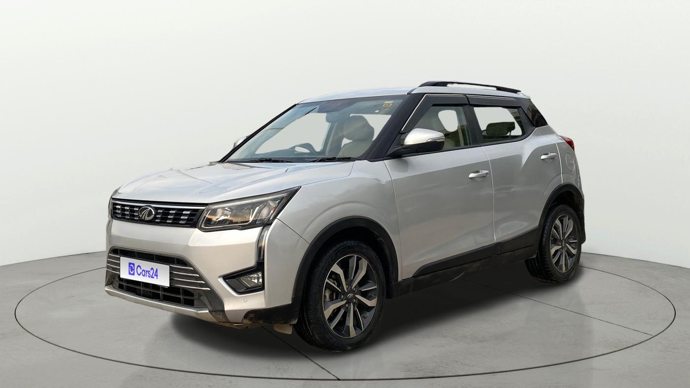 2020 Mahindra XUV300 W8 (O) 1.2 PETROL, Petrol, Manual, 56,459 km, Left Front Diagonal