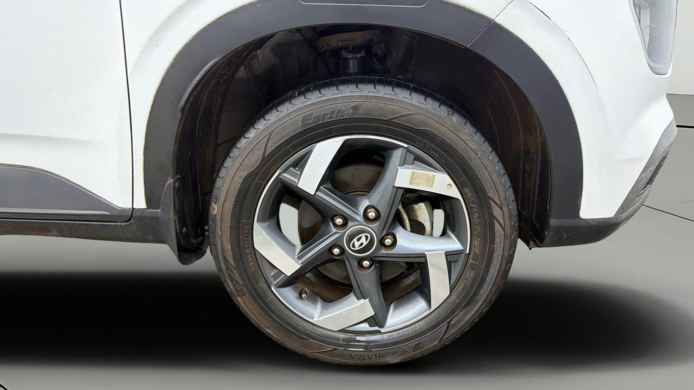 2021 Hyundai VENUE S 1.2, Petrol, Manual, 38,032 km, Right Front Wheel