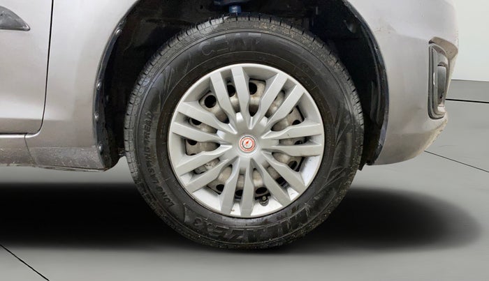 2016 Maruti Swift LXI (O), Petrol, Manual, 59,608 km, Right Front Wheel
