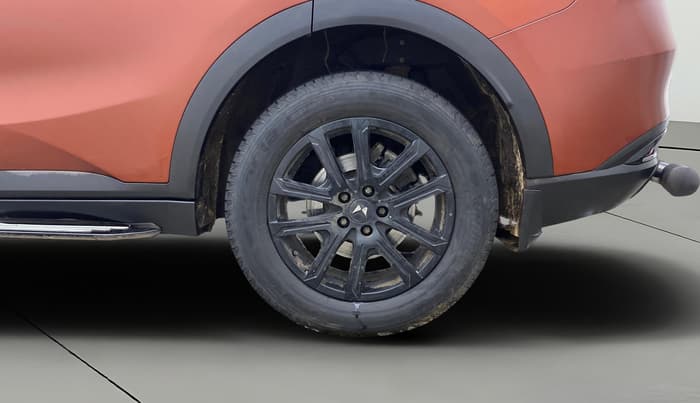 2024 Mahindra XUV700 AX 7 LUXURY P AT 7 STR, Petrol, Automatic, 28,763 km, Left Rear Wheel