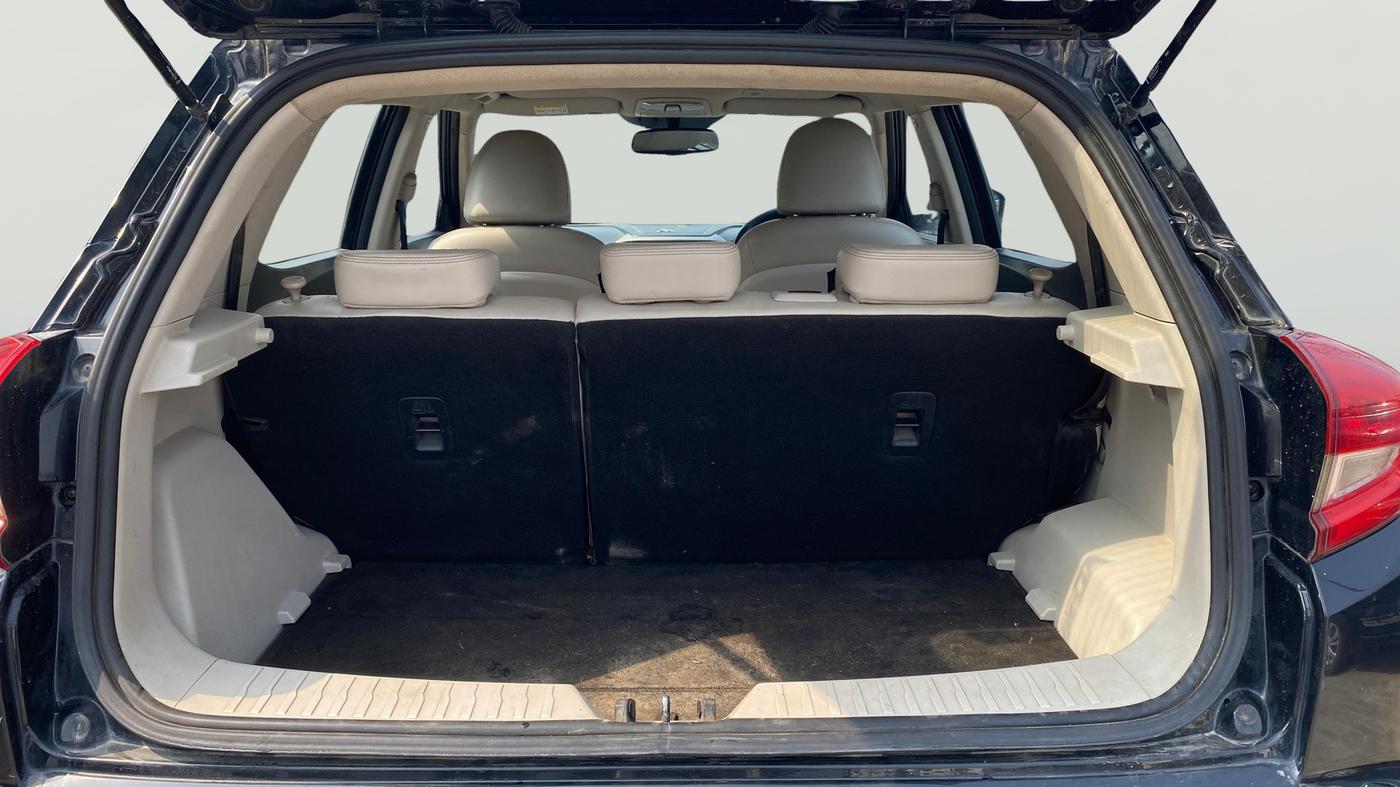 2019 Mahindra XUV300 W8 (O) 1.2 PETROL, Petrol, Manual, 1,00,047 km, Boot Open Zoomed View
