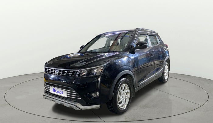 2024 Mahindra XUV300 W8 1.2 PETROL, Petrol, Manual, 1,084 km, Left Front Diagonal