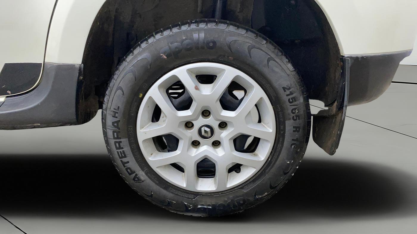 2017 Renault Duster RXL PETROL, Petrol, Manual, 47,338 km, Left Rear Wheel