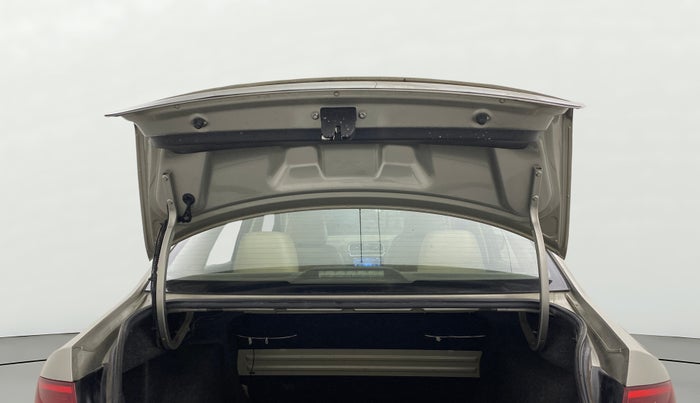 2013 Skoda Rapid ELEGANCE 1.6 MPI MT, Petrol, Manual, 76,819 km, Boot Door Open