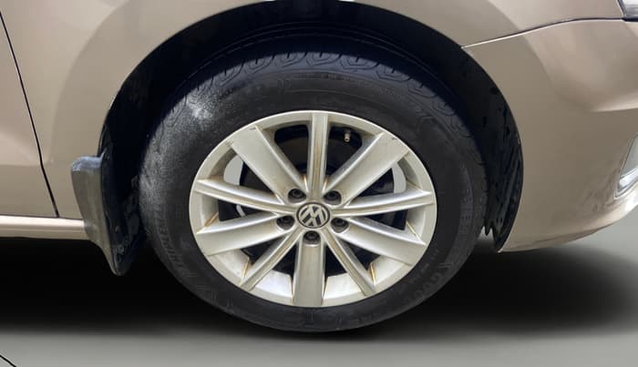 2016 Volkswagen Vento HIGHLINE PETROL AT, Petrol, Automatic, 49,229 km, Right Front Wheel