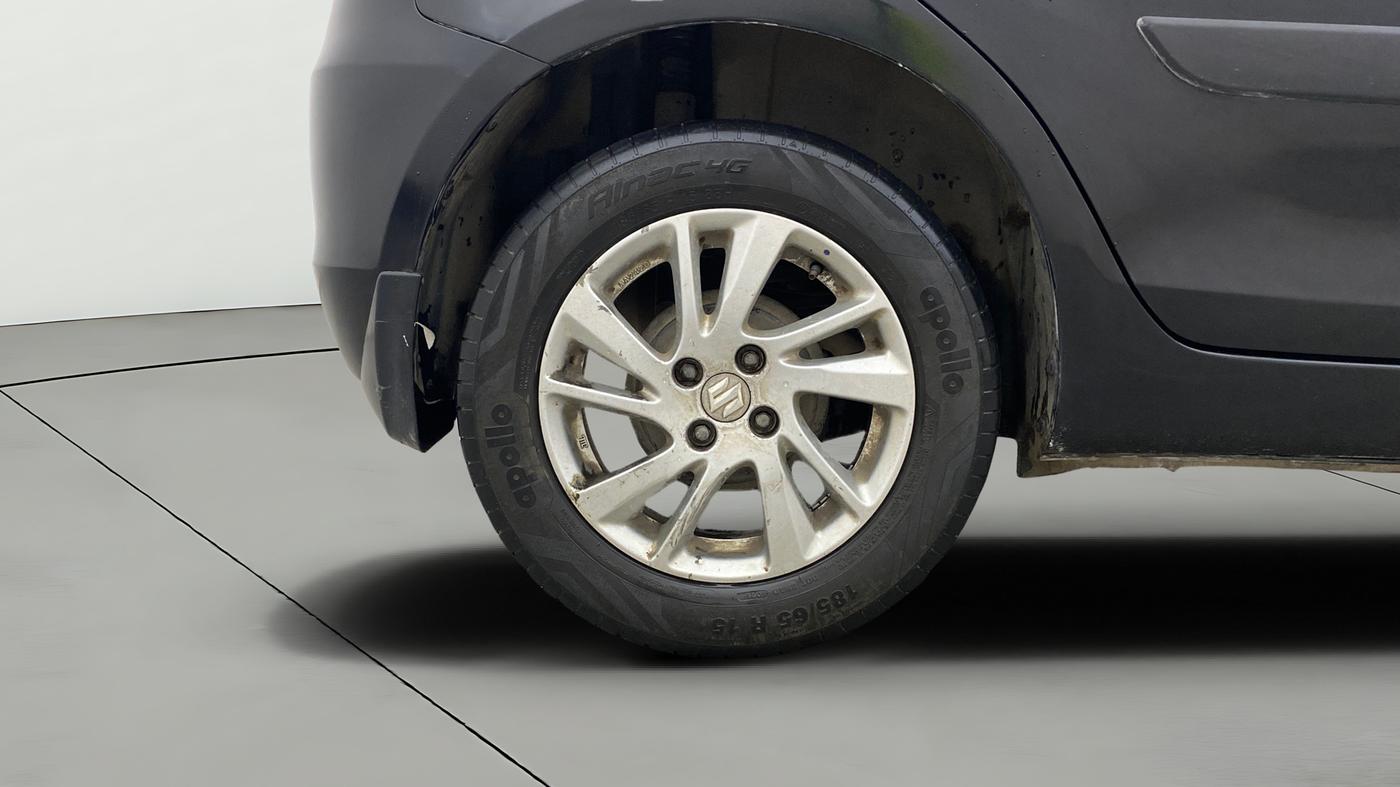 2013 Maruti Swift ZXI, Petrol, Manual, 1,49,909 km, Right Rear Wheel