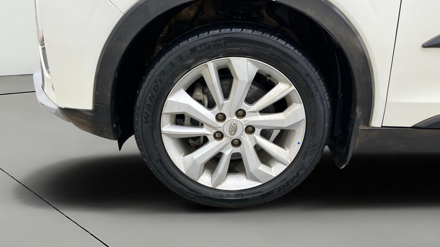 2020 Mahindra XUV300 W8 1.2 PETROL, Petrol, Manual, 27,271 km, Left Front Wheel