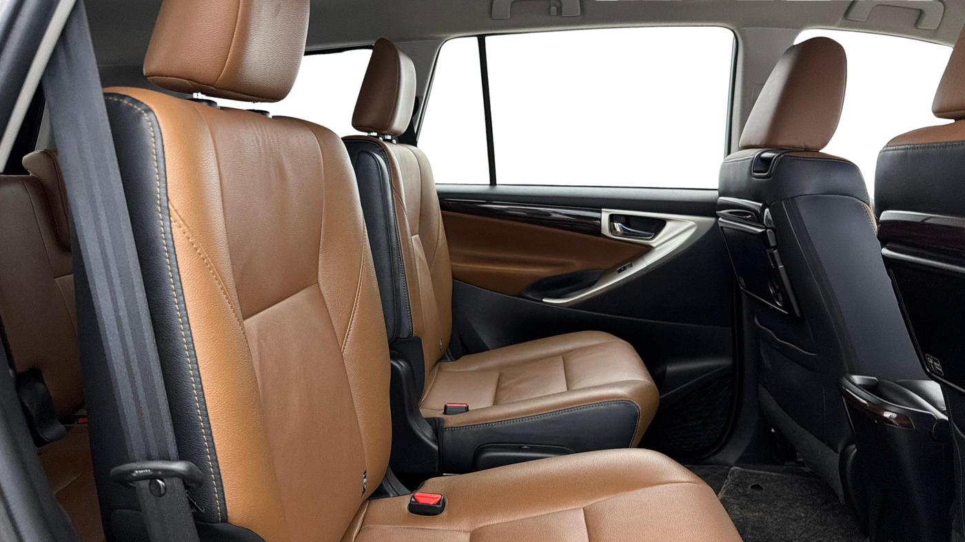 2022 Toyota Innova Crysta 2.7 ZX AT 7 STR, Petrol, Automatic, 62,807 km, Right Side Rear Door Cabin
