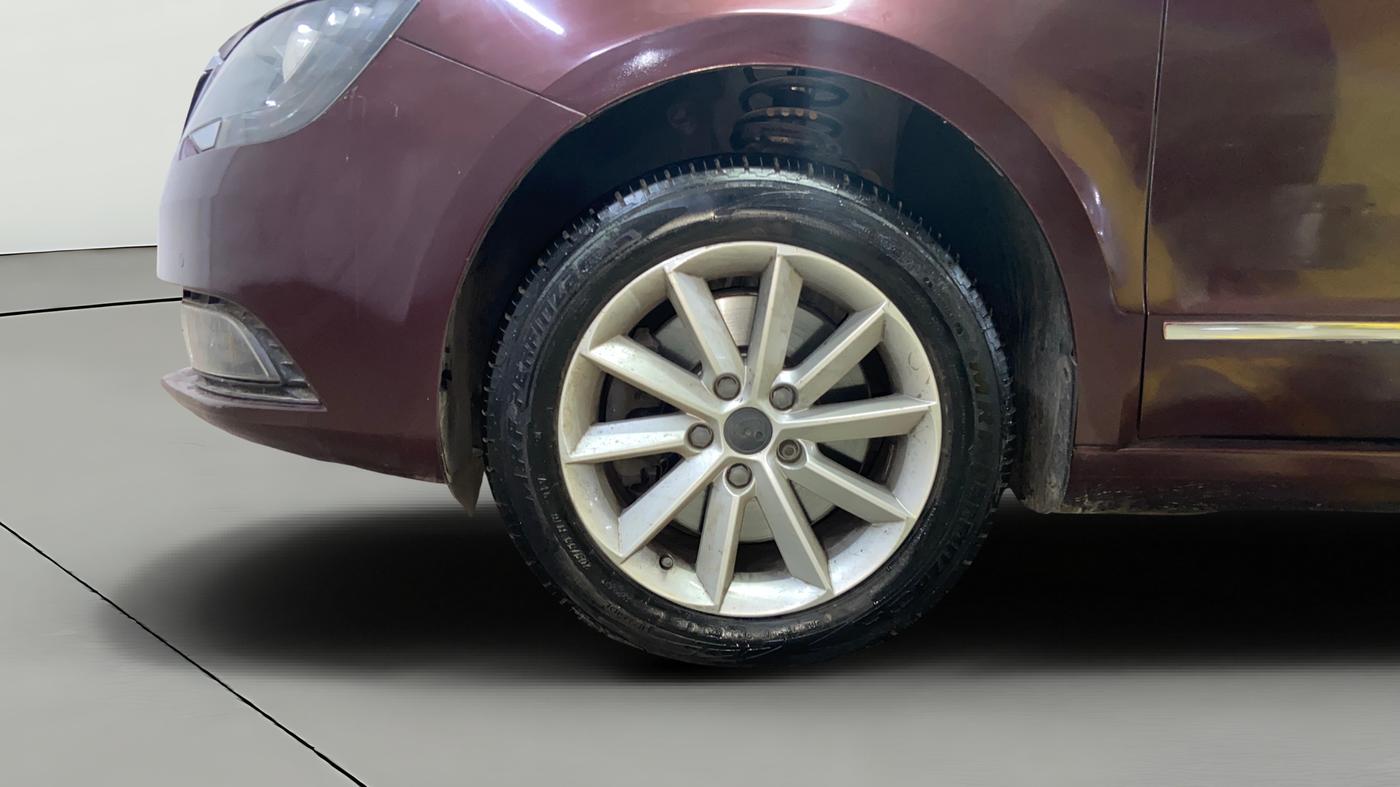 2014 Skoda Superb ELEGANCE 1.8 TSI AT, Petrol, Automatic, 63,516 km, Left Front Wheel