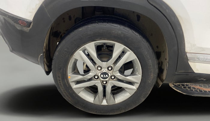 2020 KIA SELTOS HTX IVT 1.5 PETROL, Petrol, Automatic, 1,05,627 km, Right Rear Wheel