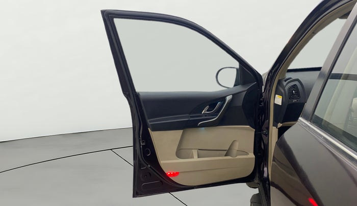 2017 Mahindra XUV500 W10 AT, Diesel, Automatic, 90,254 km, LHS Front Door