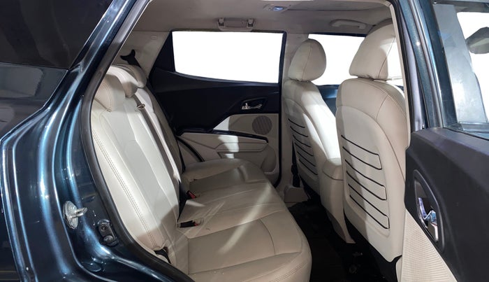 2022 Mahindra XUV300 W8 (O) 1.5 DIESEL, Diesel, Manual, 1,10,037 km, Right Side Rear Door Cabin
