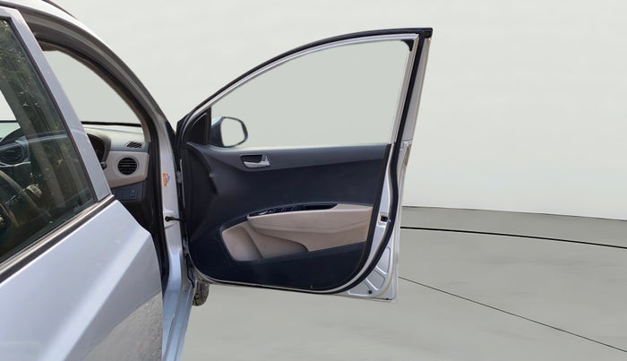 2015 Hyundai Grand i10 SPORTZ 1.2 KAPPA VTVT, Petrol, Manual, 1,44,319 km, RHS Front Door