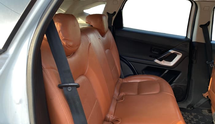 2021 Tata Harrier XMA 2.0L KRYOTEC, Diesel, Automatic, 93,588 km, Right Side Rear Door Cabin