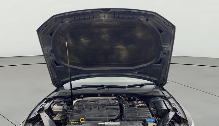 2018 Volkswagen Passat HIGHLINE DSG, Diesel, Automatic, 1,08,680 km, Open Bonet