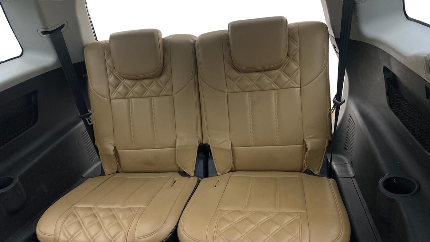 2020 Mahindra XUV500 W7, Diesel, Manual, 44,835 km, Third Seat Row ( optional )