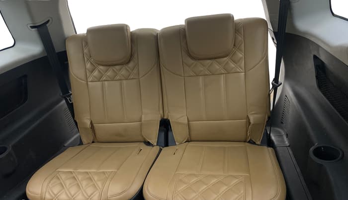2020 Mahindra XUV500 W7, Diesel, Manual, 44,835 km, Third Seat Row ( optional )
