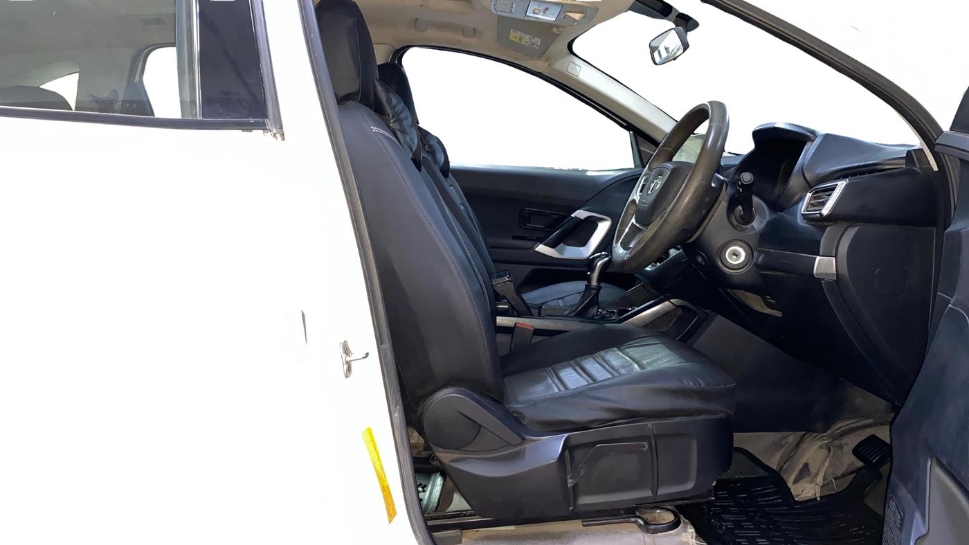 2022 Tata Harrier XMA SUNROOF 2.0L KRYOTEC, Diesel, Automatic, 1,20,097 km, Right Side Front Door Cabin