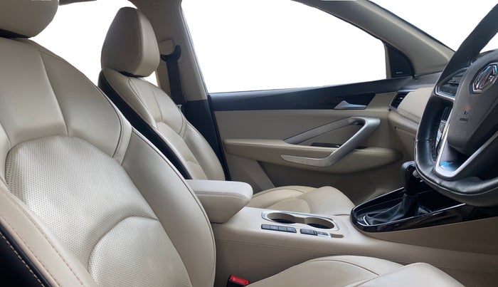 2022 MG HECTOR SHARP 1.5 PETROL CVT, Petrol, Automatic, 39,565 km, Right Side Front Door Cabin