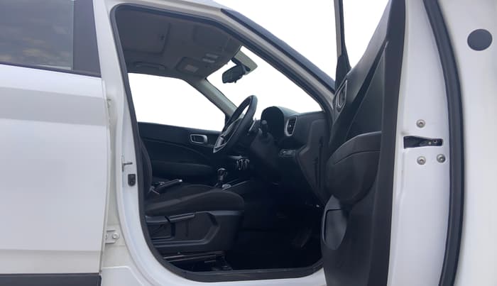 2021 Hyundai VENUE SX PLUS 1.0 TURBO DCT, Petrol, Automatic, 52,065 km, Right Side Front Door Cabin