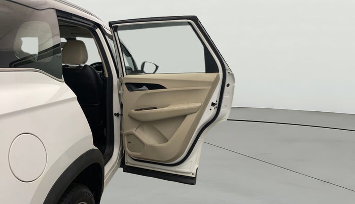 2021 MG HECTOR SHARP HYBRID 1.5 PETROL, Petrol, Manual, 62,222 km, RHS Rear Door