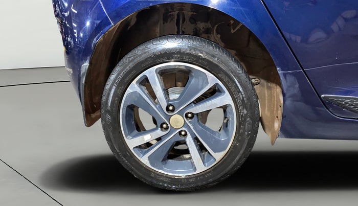 2022 Tata ALTROZ XZ PETROL, Petrol, Manual, 38,959 km, Right Rear Wheel