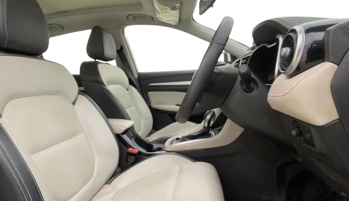 2022 MG ASTOR SHARP 1.5 CVT, Petrol, Automatic, 80,682 km, Right Side Front Door Cabin