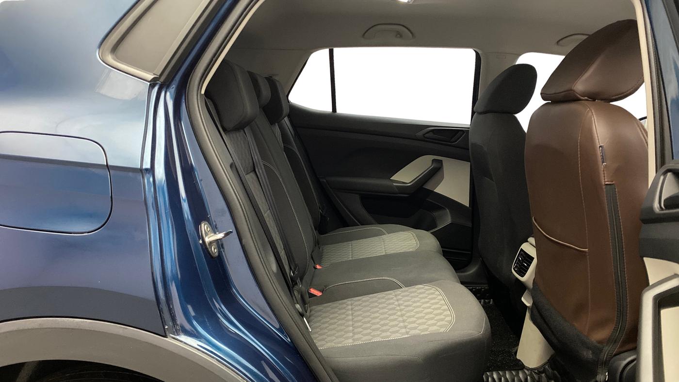 2024 Volkswagen TAIGUN COMFORTLINE 1.0 TSI MT, Petrol, Manual, 26,845 km, Right Side Rear Door Cabin