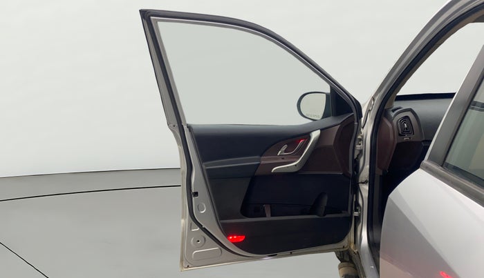 2013 Mahindra XUV500 W6, Diesel, Manual, 1,20,365 km, LHS Front Door